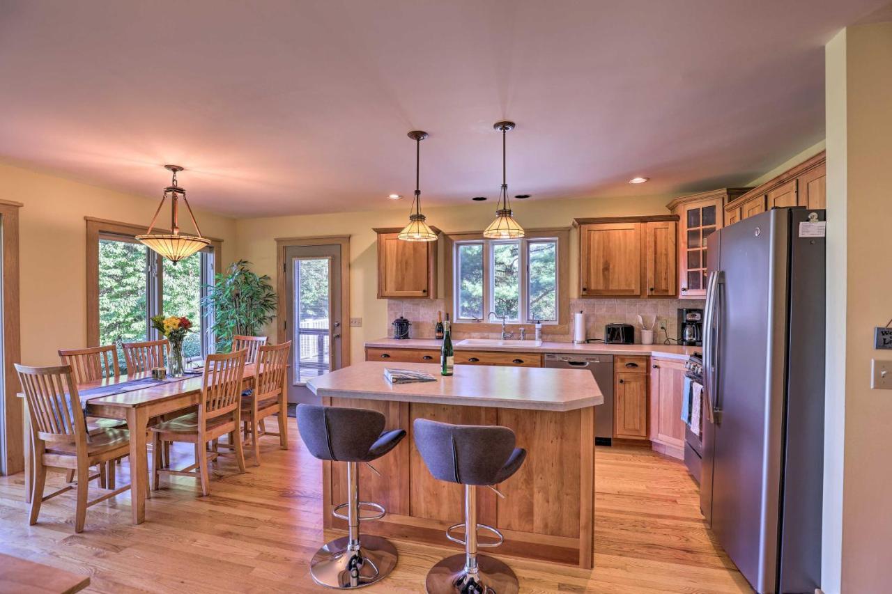 Lake-View Home With Pool In Hammondsport! Extérieur photo