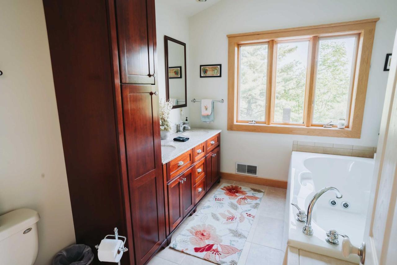 Lake-View Home With Pool In Hammondsport! Extérieur photo