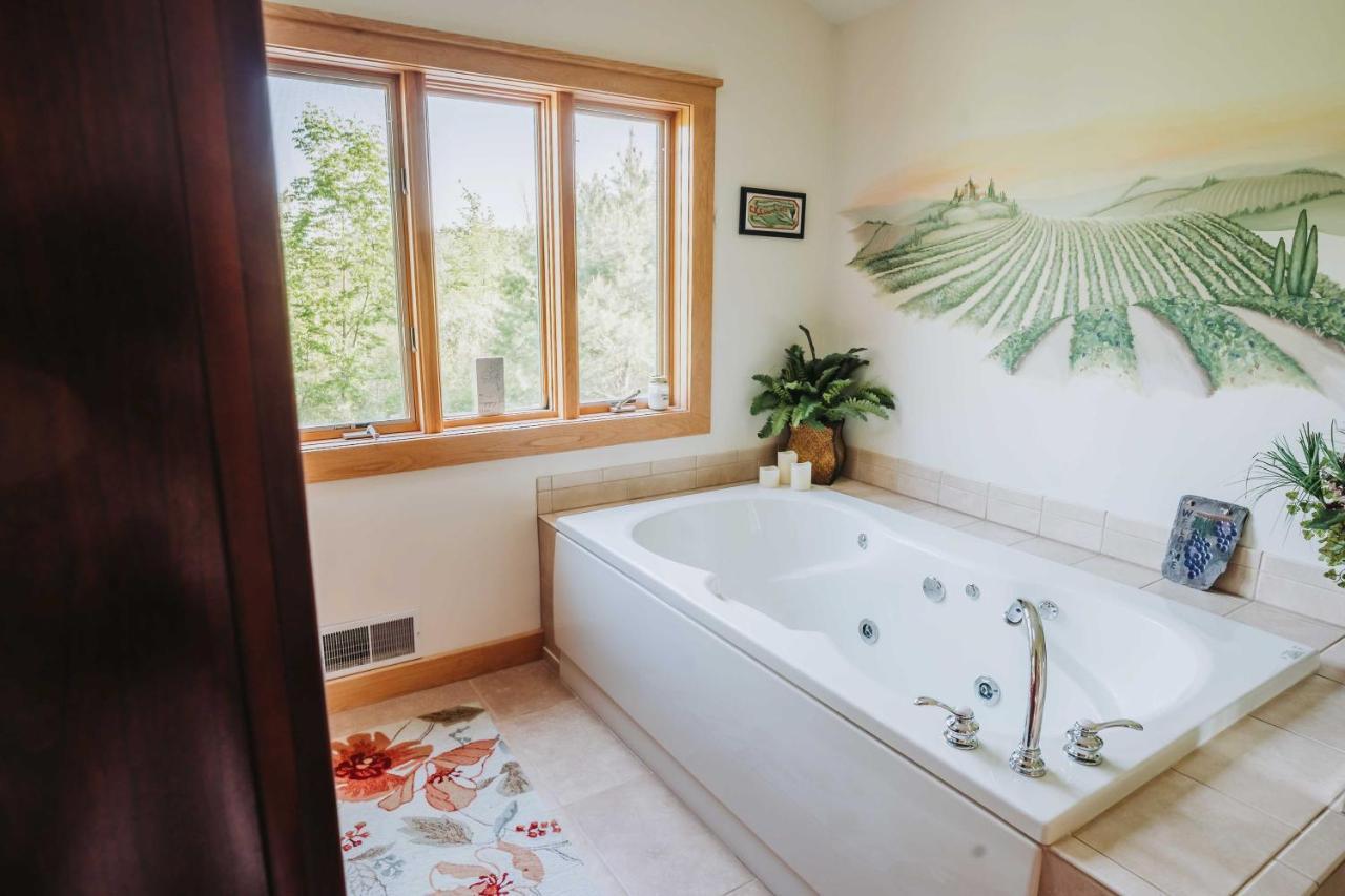 Lake-View Home With Pool In Hammondsport! Extérieur photo